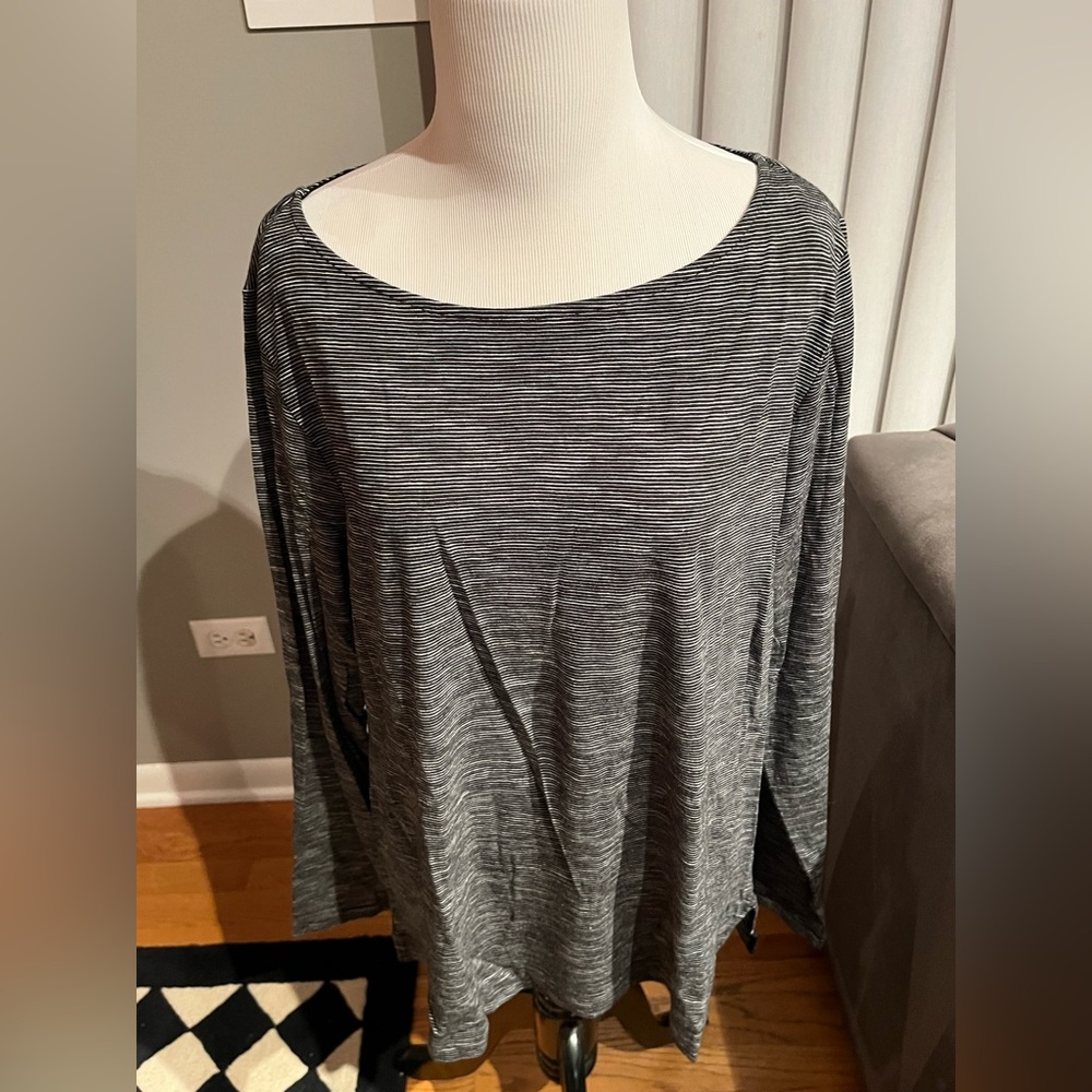 NWT banana republic boatneck long sleeve shirt.Black & white stripe pattern. XL